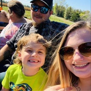 Meet your Posher, Kayla